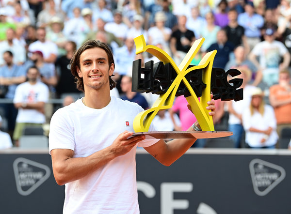 急于表现自 急于表现自